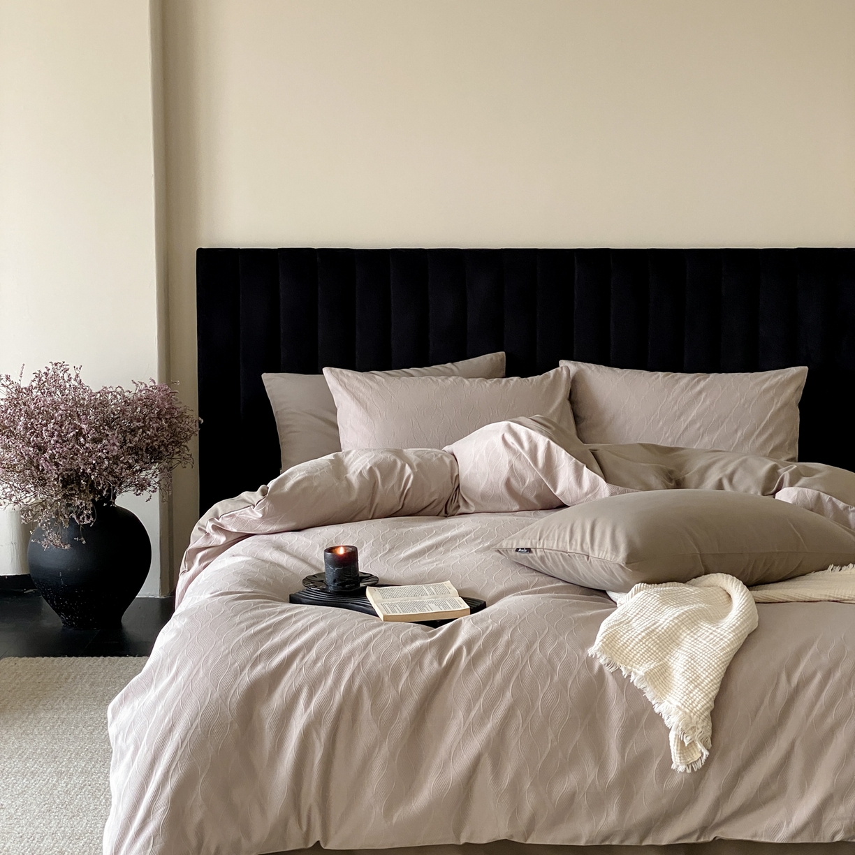 91家纺网 家纺一手货源 找家纺 玉宇阁家居 2025秋冬新品60s色织全棉纯棉磨毛大提花四件套-简约款 云玺-清晨薄雾