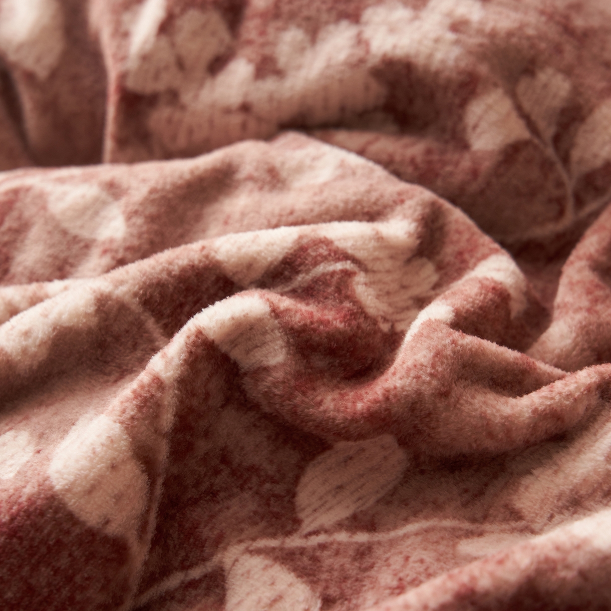 91家纺网 家纺一手货源 找家纺 吾诺家居 2025新款美拉德数码绒暖秋系列四件套 冬日恋歌-棕