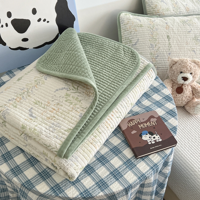 91家纺网 家纺一手货源 找家纺 茉夕家纺 2025新款跑量款暖绒纯棉印花水洗床盖 床盖单件 丛草集