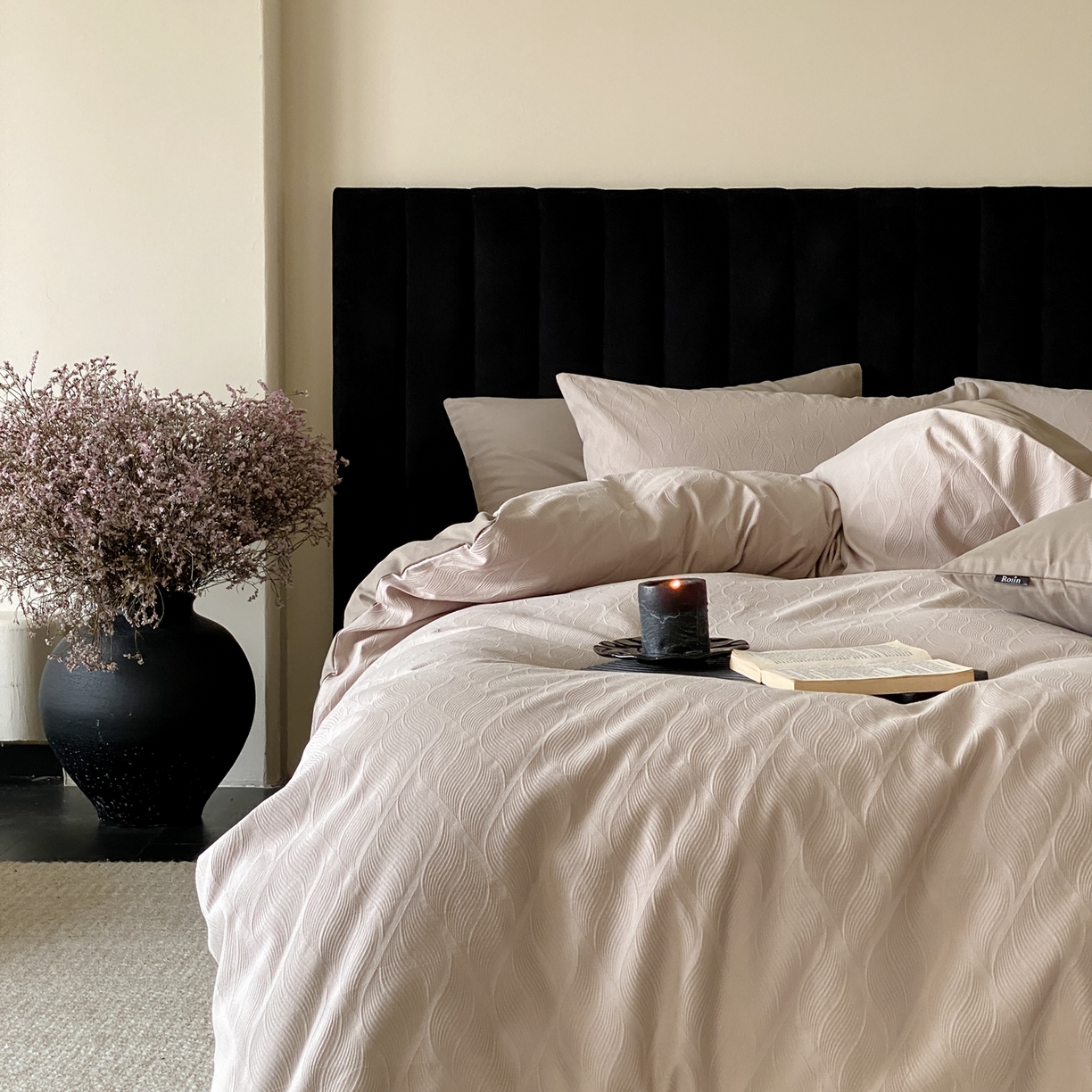 91家纺网 家纺一手货源 找家纺 玉宇阁家居 2025秋冬新品60s色织全棉纯棉磨毛大提花四件套-简约款 云玺-清晨薄雾