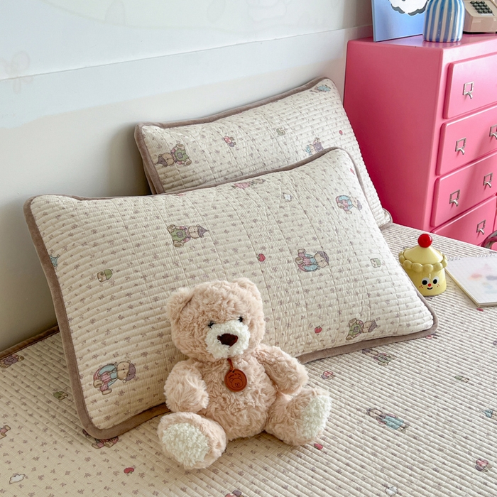 91家纺网 家纺一手货源 找家纺 茉夕家纺 2025新款跑量款暖绒纯棉印花水洗床盖 床盖单件 花园熊宝