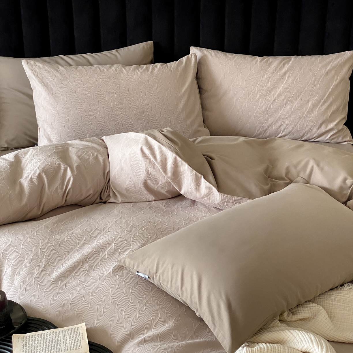 91家纺网 家纺一手货源 找家纺 玉宇阁家居 2025秋冬新品60s色织全棉纯棉磨毛大提花四件套-简约款 云玺-清晨薄雾