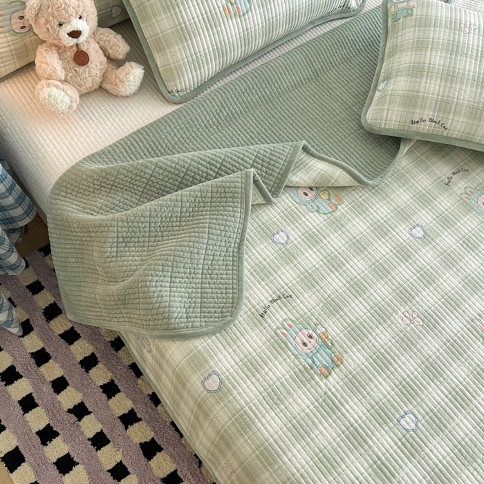 91家纺网 家纺一手货源 找家纺 茉夕家纺 2025新款跑量款暖绒纯棉印花水洗床盖 床盖单件 薄荷布布