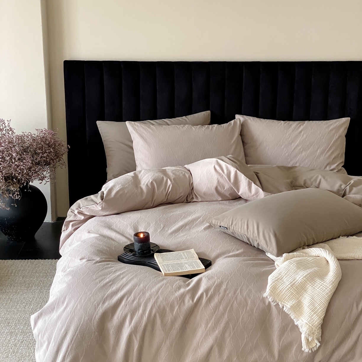 91家纺网 家纺一手货源 找家纺 玉宇阁家居 2025秋冬新品60s色织全棉纯棉磨毛大提花四件套-简约款 云玺-清晨薄雾