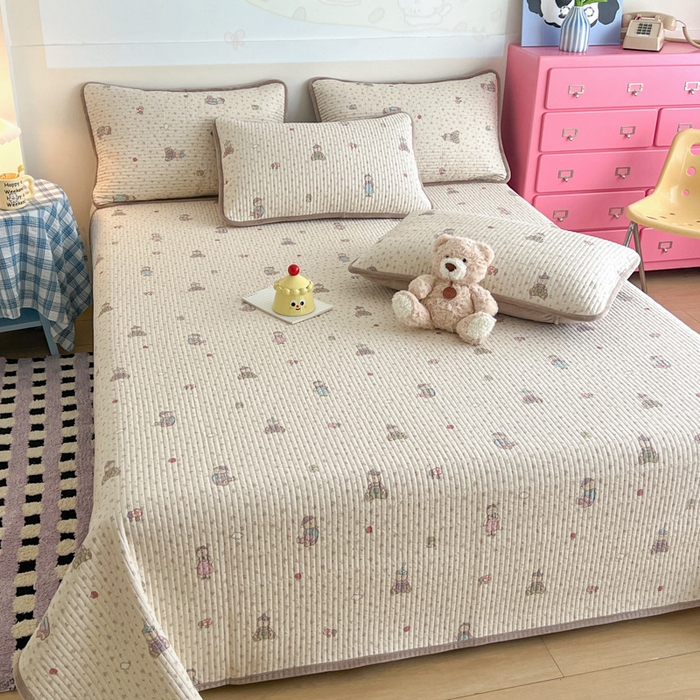 91家纺网 家纺一手货源 找家纺 茉夕家纺 2025新款跑量款暖绒纯棉印花水洗床盖 床盖单件 花园熊宝