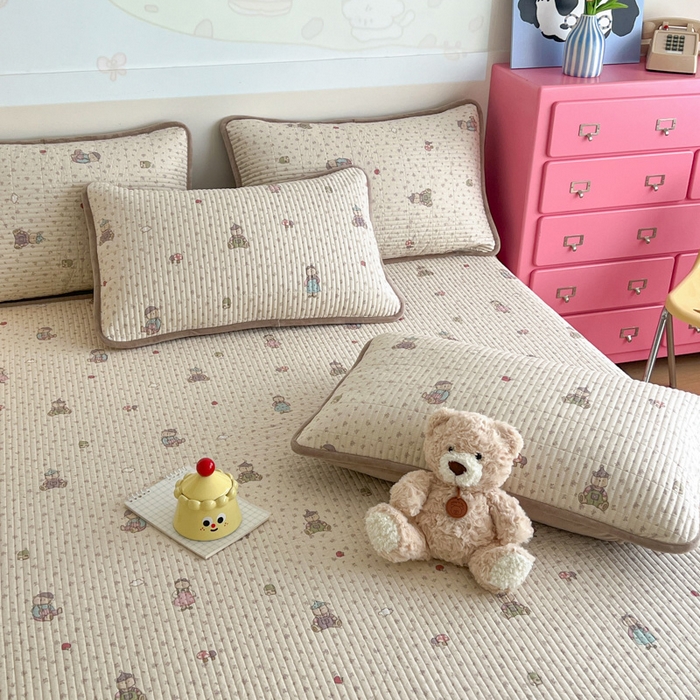 91家纺网 家纺一手货源 找家纺 茉夕家纺 2025新款跑量款暖绒纯棉印花水洗床盖 床盖单件 花园熊宝