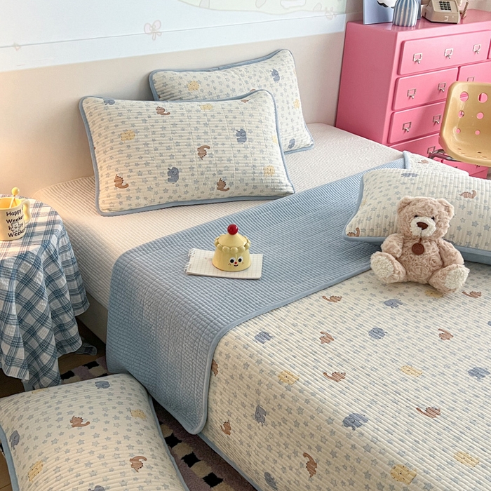 91家纺网 家纺一手货源 找家纺 茉夕家纺 2025新款跑量款暖绒纯棉印花水洗床盖 床盖单件 蓝星动物园