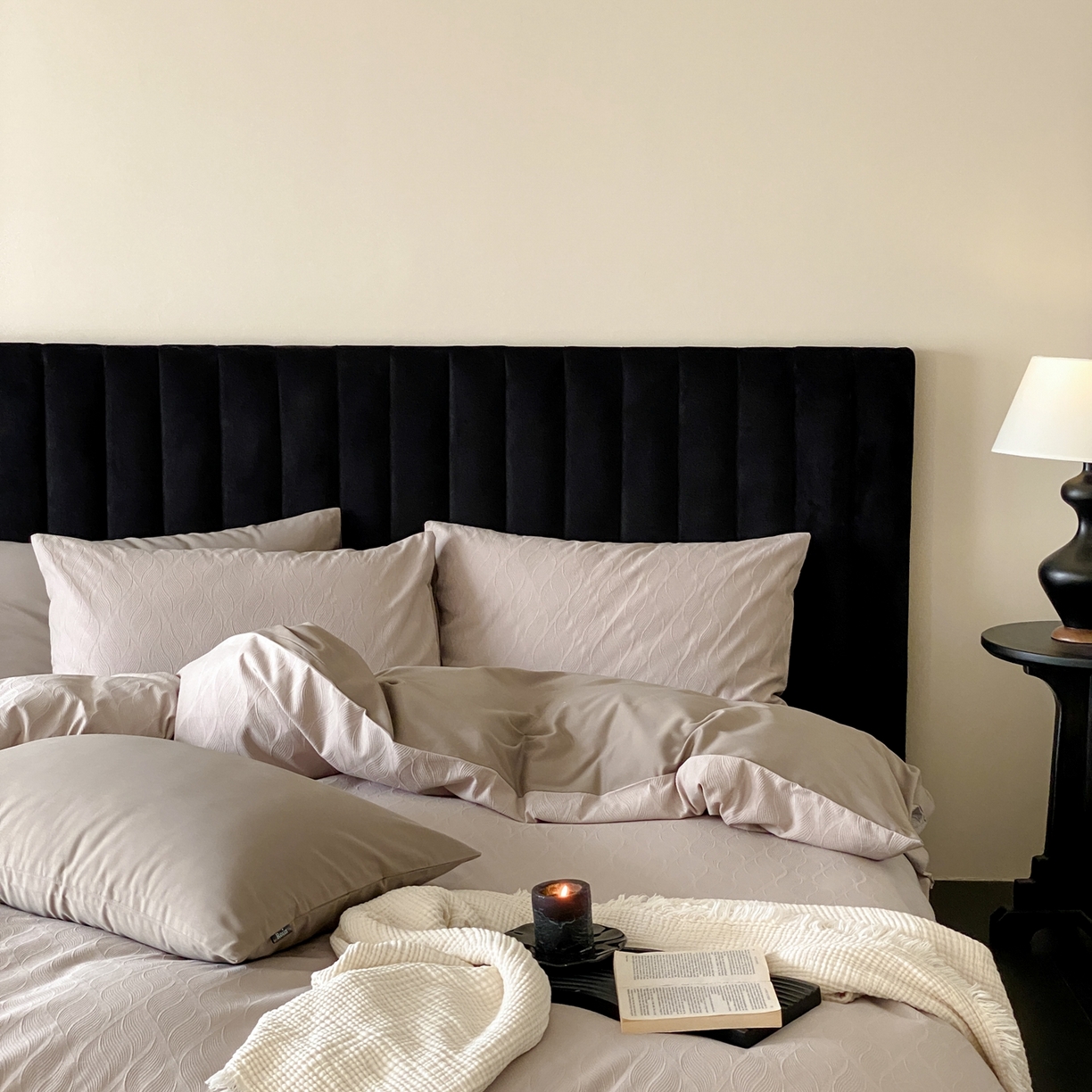 91家纺网 家纺一手货源 找家纺 玉宇阁家居 2025秋冬新品60s色织全棉纯棉磨毛大提花四件套-简约款 云玺-清晨薄雾