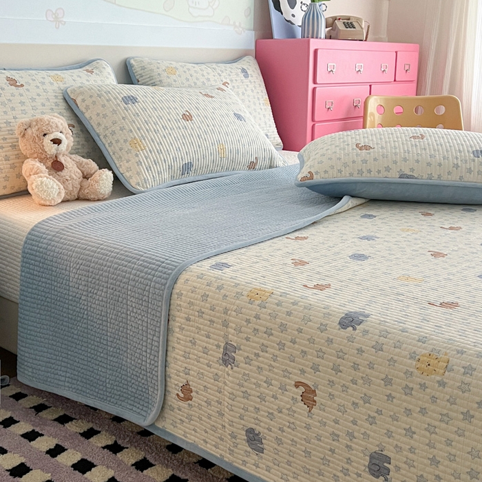 91家纺网 家纺一手货源 找家纺 茉夕家纺 2025新款跑量款暖绒纯棉印花水洗床盖 床盖单件 蓝星动物园