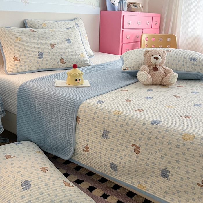 91家纺网 家纺一手货源 找家纺 茉夕家纺 2025新款跑量款暖绒纯棉印花水洗床盖 床盖单件 蓝星动物园