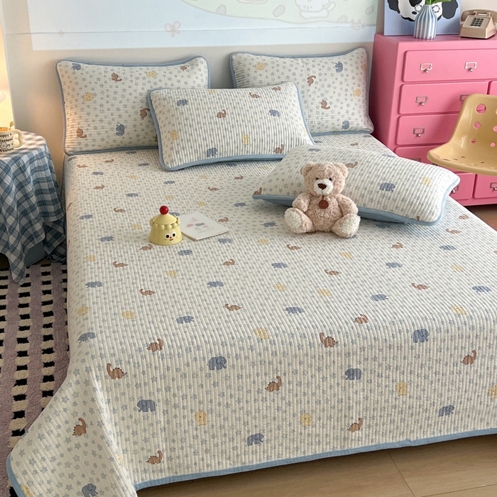 91家纺网 家纺一手货源 找家纺 茉夕家纺 2025新款跑量款暖绒纯棉印花水洗床盖 床盖单件 蓝星动物园