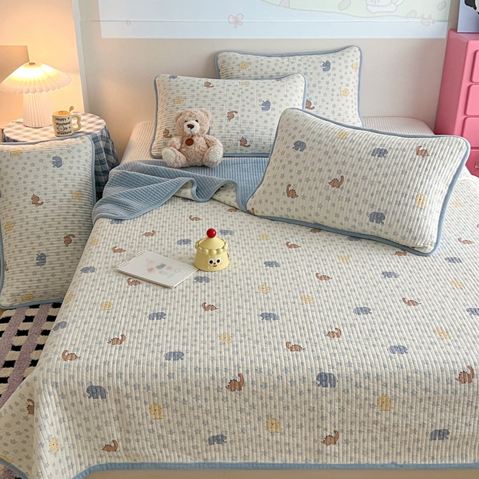 91家纺网 家纺一手货源 找家纺 茉夕家纺 2025新款跑量款暖绒纯棉印花水洗床盖 床盖单件 蓝星动物园
