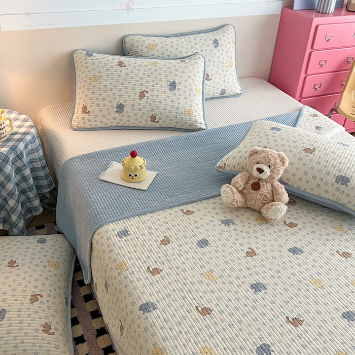 91家纺网 家纺一手货源 找家纺 茉夕家纺 2025新款跑量款暖绒纯棉印花水洗床盖 床盖单件 蓝星动物园