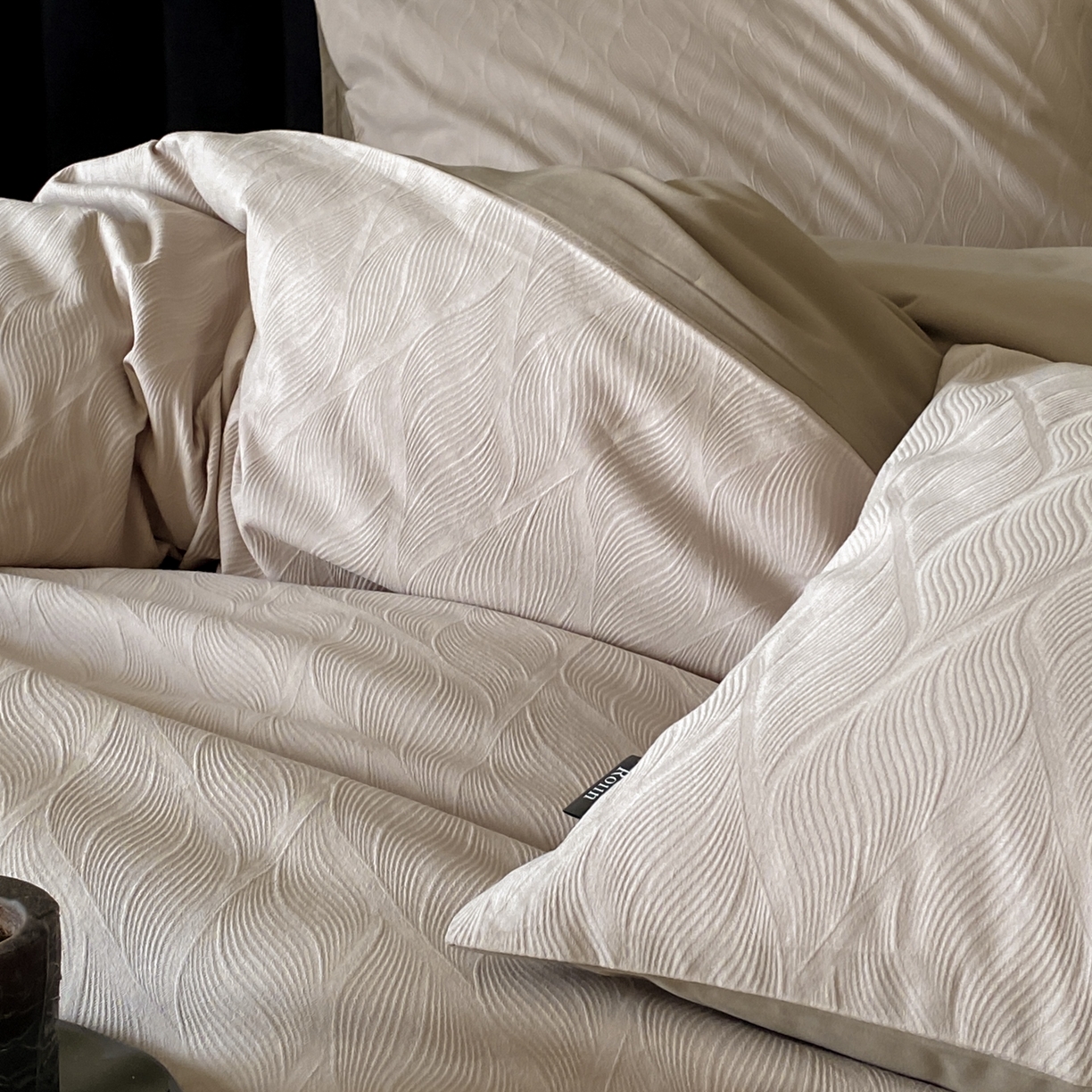 91家纺网 家纺一手货源 找家纺 玉宇阁家居 2025秋冬新品60s色织全棉纯棉磨毛大提花四件套-简约款 云玺-清晨薄雾