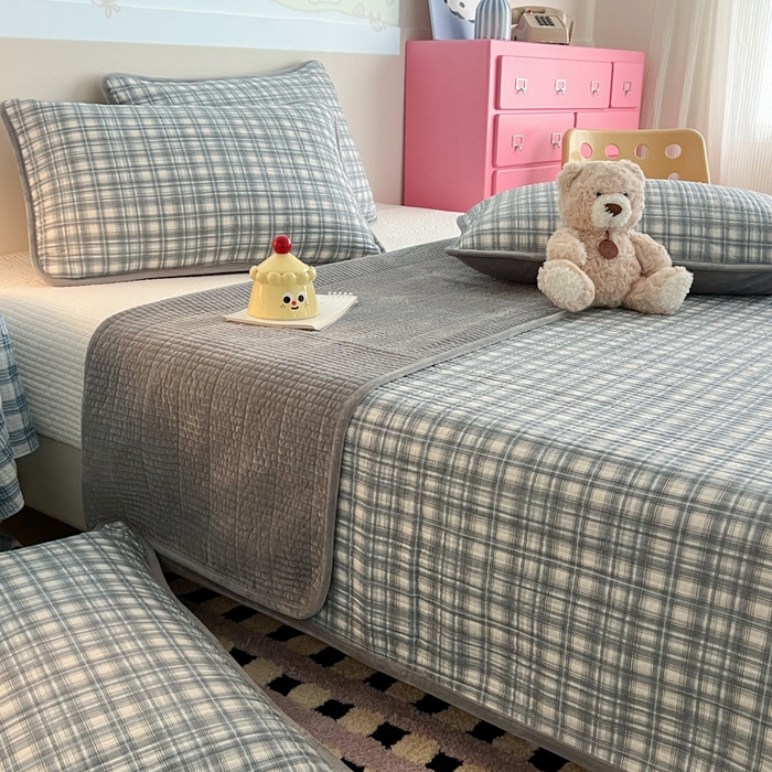 91家纺网 家纺一手货源 找家纺 茉夕家纺 2025新款跑量款暖绒纯棉印花水洗床盖 床盖单件 可可蓝格