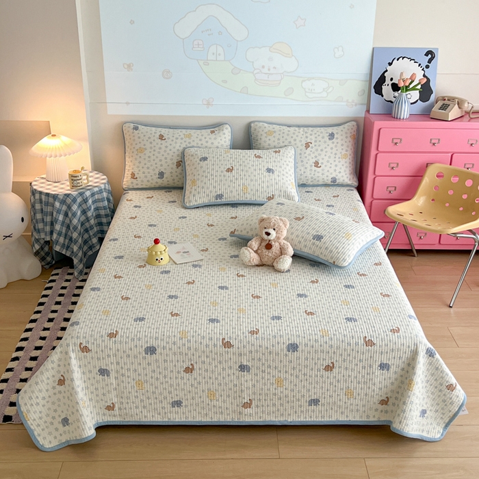 91家纺网 家纺一手货源 找家纺 茉夕家纺 2025新款跑量款暖绒纯棉印花水洗床盖 床盖单件 蓝星动物园