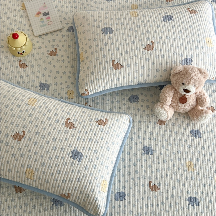 91家纺网 家纺一手货源 找家纺 茉夕家纺 2025新款跑量款暖绒纯棉印花水洗床盖 床盖单件 蓝星动物园