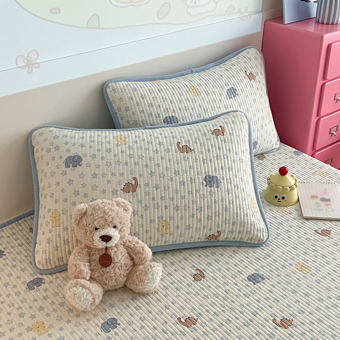 91家纺网 家纺一手货源 找家纺 茉夕家纺 2025新款跑量款暖绒纯棉印花水洗床盖 床盖单件 蓝星动物园