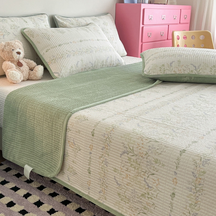 91家纺网 家纺一手货源 找家纺 茉夕家纺 2025新款跑量款暖绒纯棉印花水洗床盖 床盖单件 丛草集