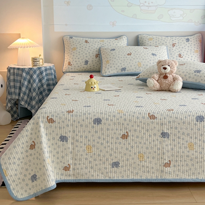 91家纺网 家纺一手货源 找家纺 茉夕家纺 2025新款跑量款暖绒纯棉印花水洗床盖 床盖单件 蓝星动物园