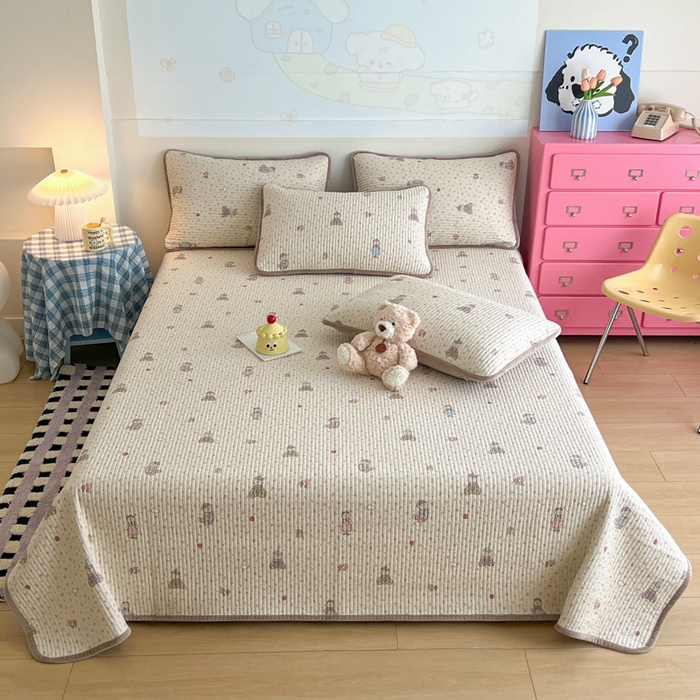 91家纺网 家纺一手货源 找家纺 茉夕家纺 2025新款跑量款暖绒纯棉印花水洗床盖 床盖单件 花园熊宝