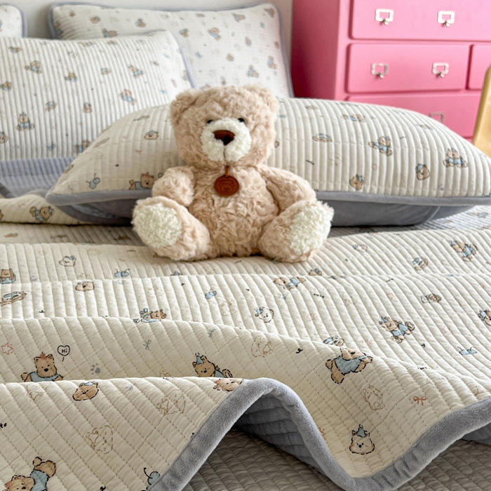 91家纺网 家纺一手货源 找家纺 茉夕家纺 2025新款跑量款暖绒纯棉印花水洗床盖 床盖单件 咖啡狗