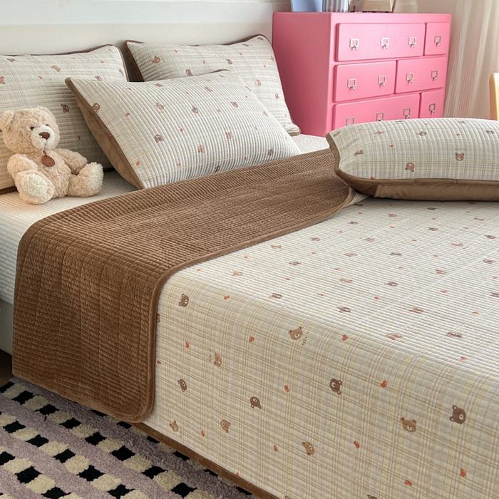 91家纺网 家纺一手货源 找家纺 茉夕家纺 2025新款跑量款暖绒纯棉印花水洗床盖 床盖单件 布蕾可可