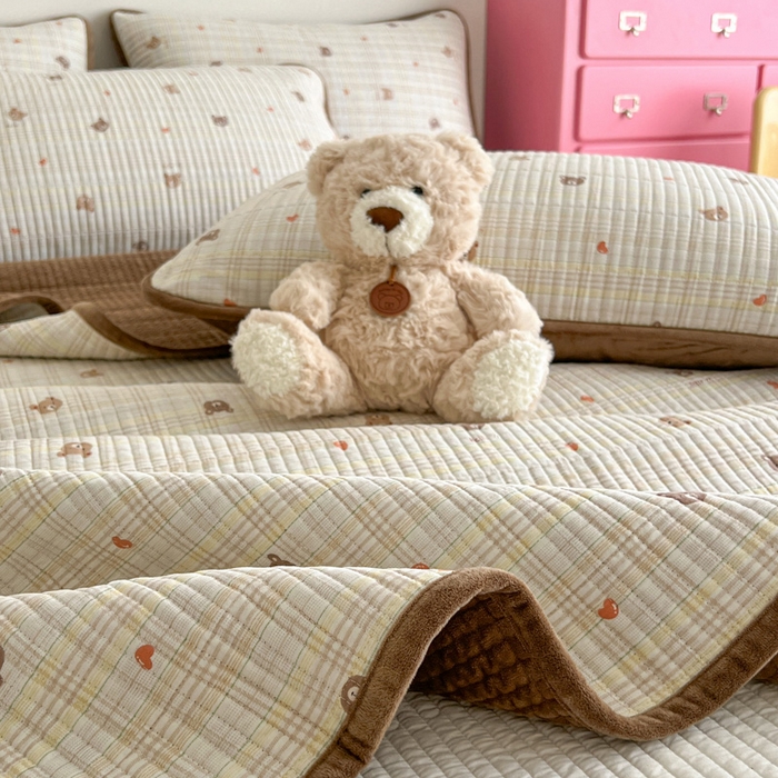 91家纺网 家纺一手货源 找家纺 茉夕家纺 2025新款跑量款暖绒纯棉印花水洗床盖 床盖单件 布蕾可可