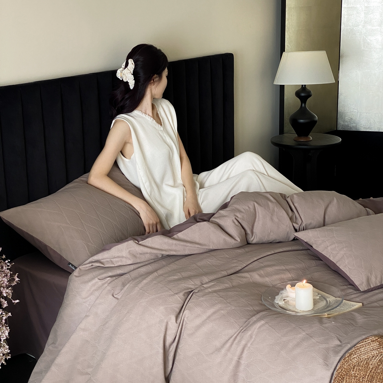 91家纺网 家纺一手货源 找家纺 玉宇阁家居 2025秋冬新品60s色织全棉纯棉磨毛大提花四件套-简约款 云玺-玄霜紫玉