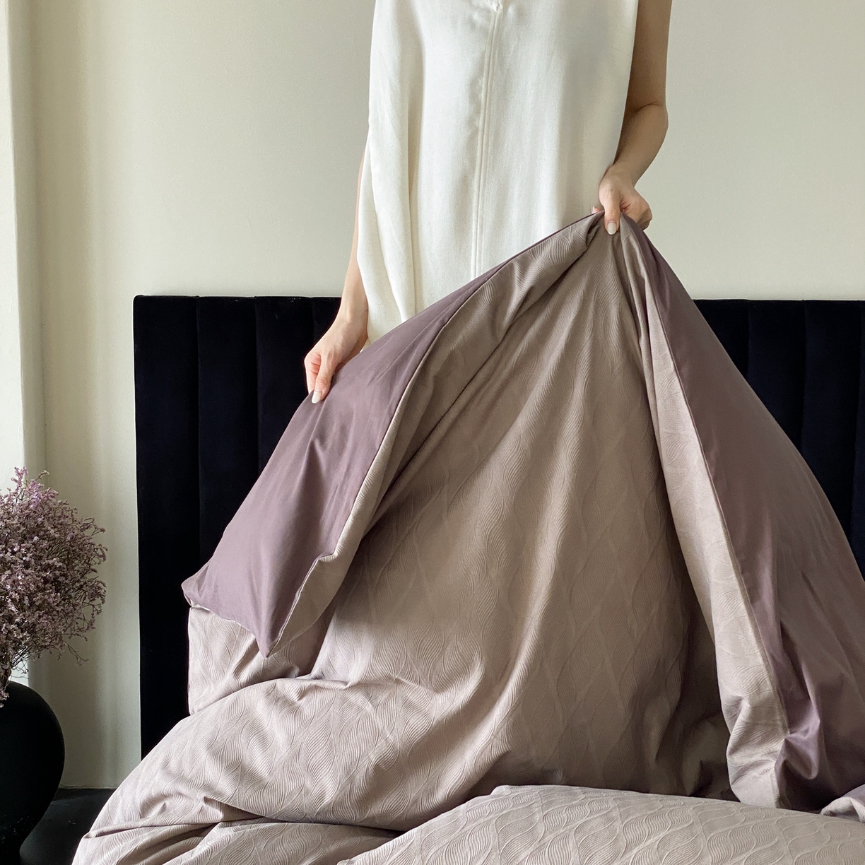 91家纺网 家纺一手货源 找家纺 玉宇阁家居 2025秋冬新品60s色织全棉纯棉磨毛大提花四件套-简约款 云玺-玄霜紫玉