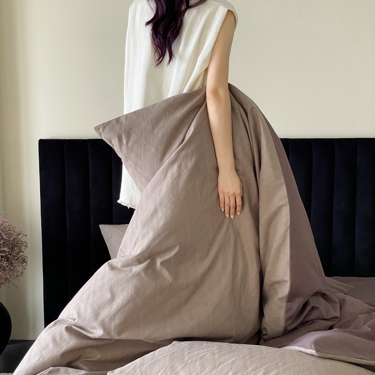 91家纺网 家纺一手货源 找家纺 玉宇阁家居 2025秋冬新品60s色织全棉纯棉磨毛大提花四件套-简约款 云玺-玄霜紫玉