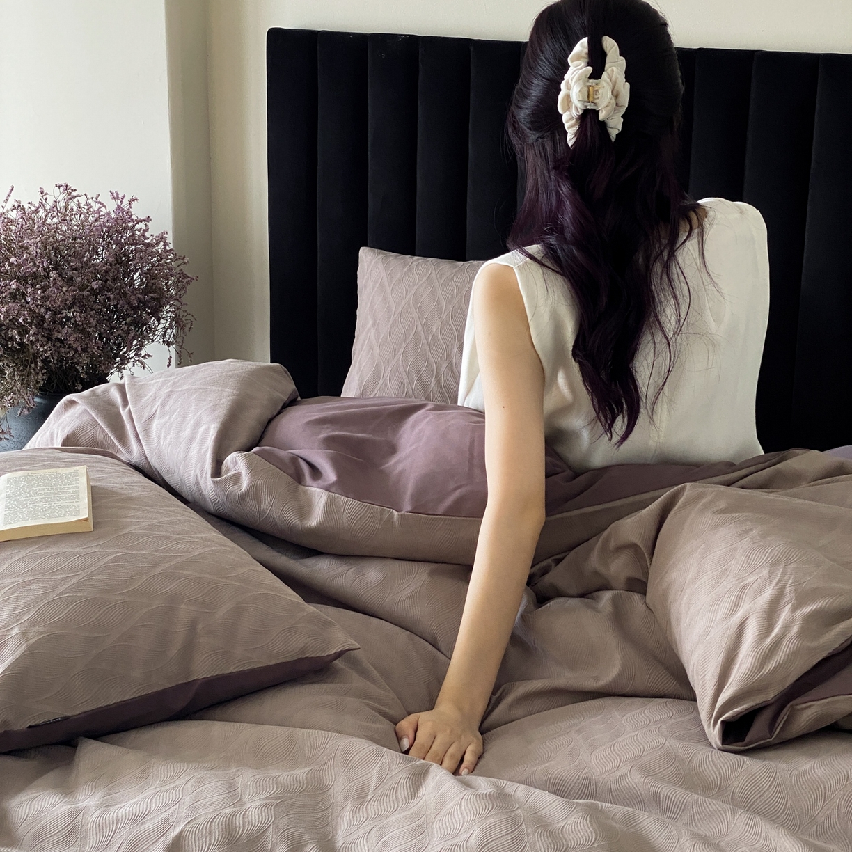 91家纺网 家纺一手货源 找家纺 玉宇阁家居 2025秋冬新品60s色织全棉纯棉磨毛大提花四件套-简约款 云玺-玄霜紫玉