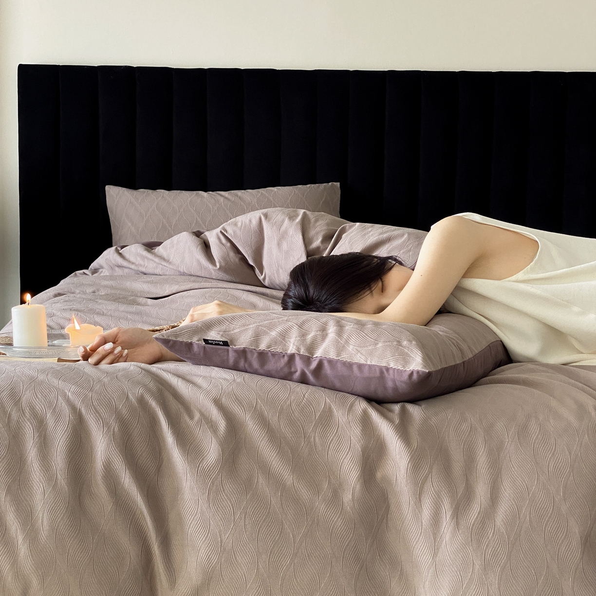 91家纺网 家纺一手货源 找家纺 玉宇阁家居 2025秋冬新品60s色织全棉纯棉磨毛大提花四件套-简约款 云玺-玄霜紫玉