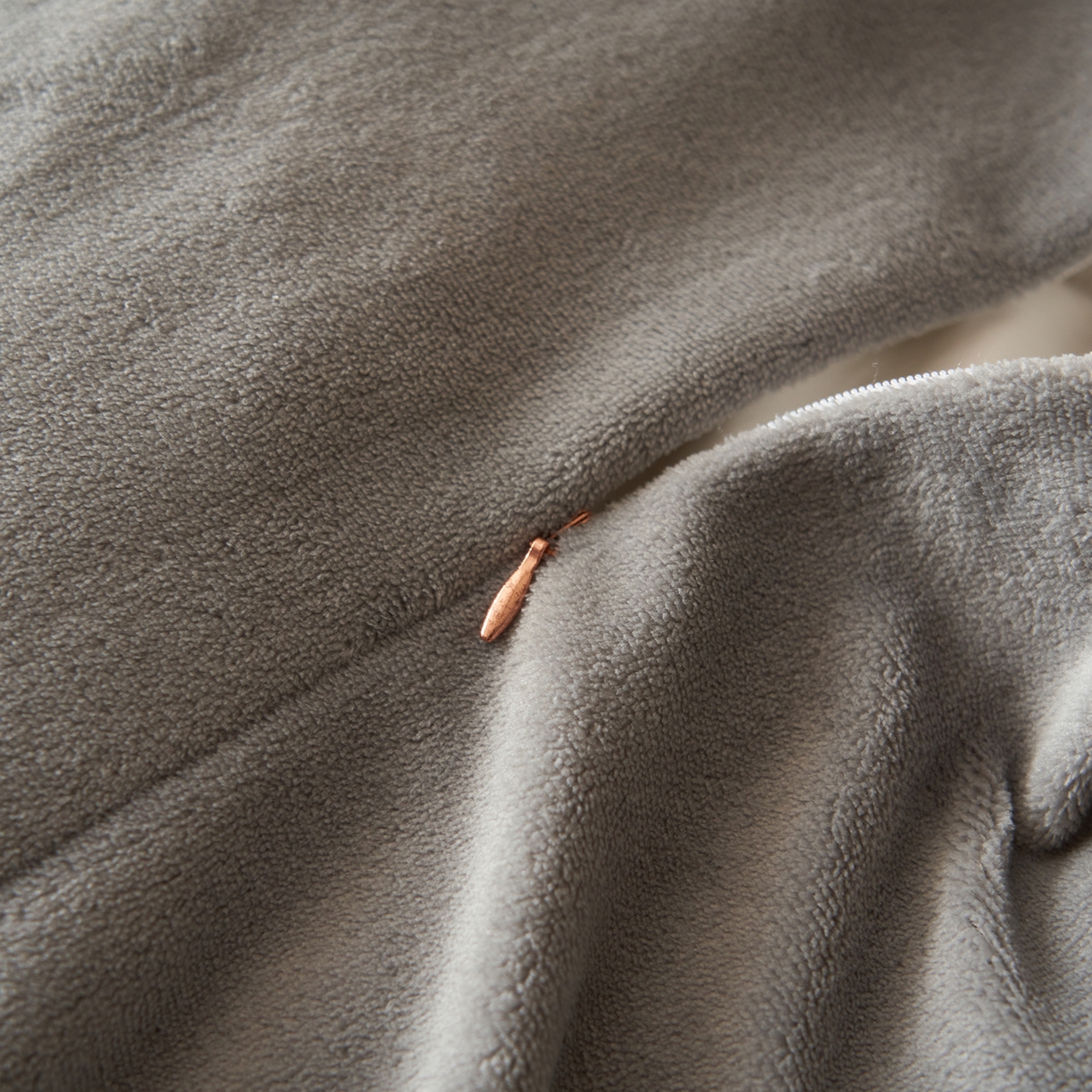 91家纺网 家纺一手货源 找家纺 吾诺家居 2025新款美拉德数码绒暖秋系列四件套 花意浓