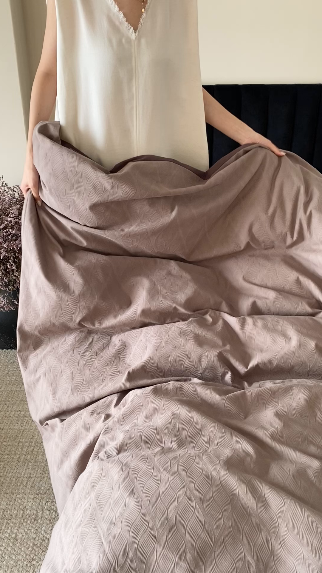 91家纺网 家纺一手货源 找家纺 玉宇阁家居 2025秋冬新品60s色织全棉纯棉磨毛大提花四件套-简约款 云玺-玄霜紫玉