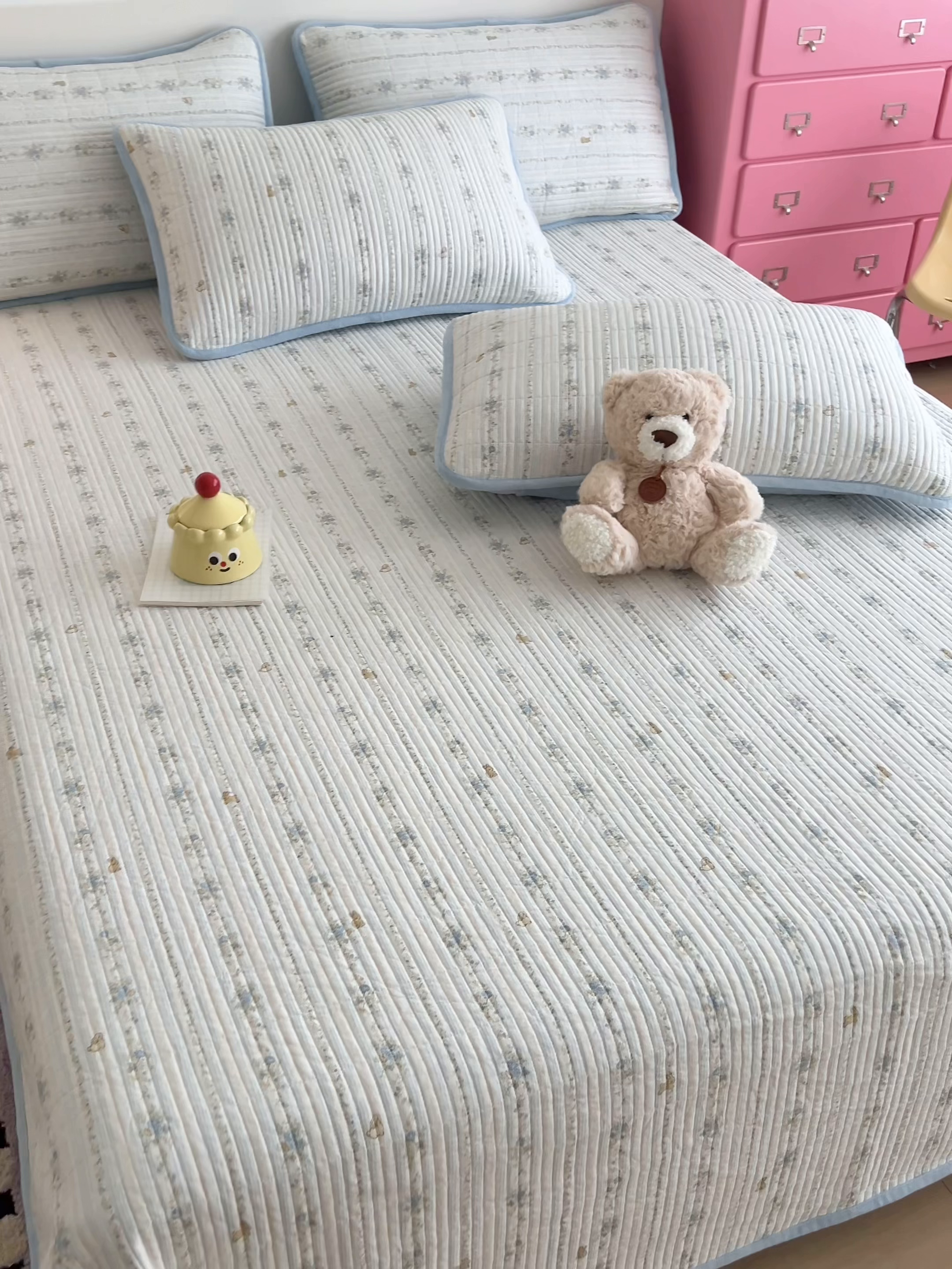 91家纺网 家纺一手货源 找家纺 茉夕家纺 2025新款跑量款暖绒纯棉印花水洗床盖 床盖单件 茶茶兔