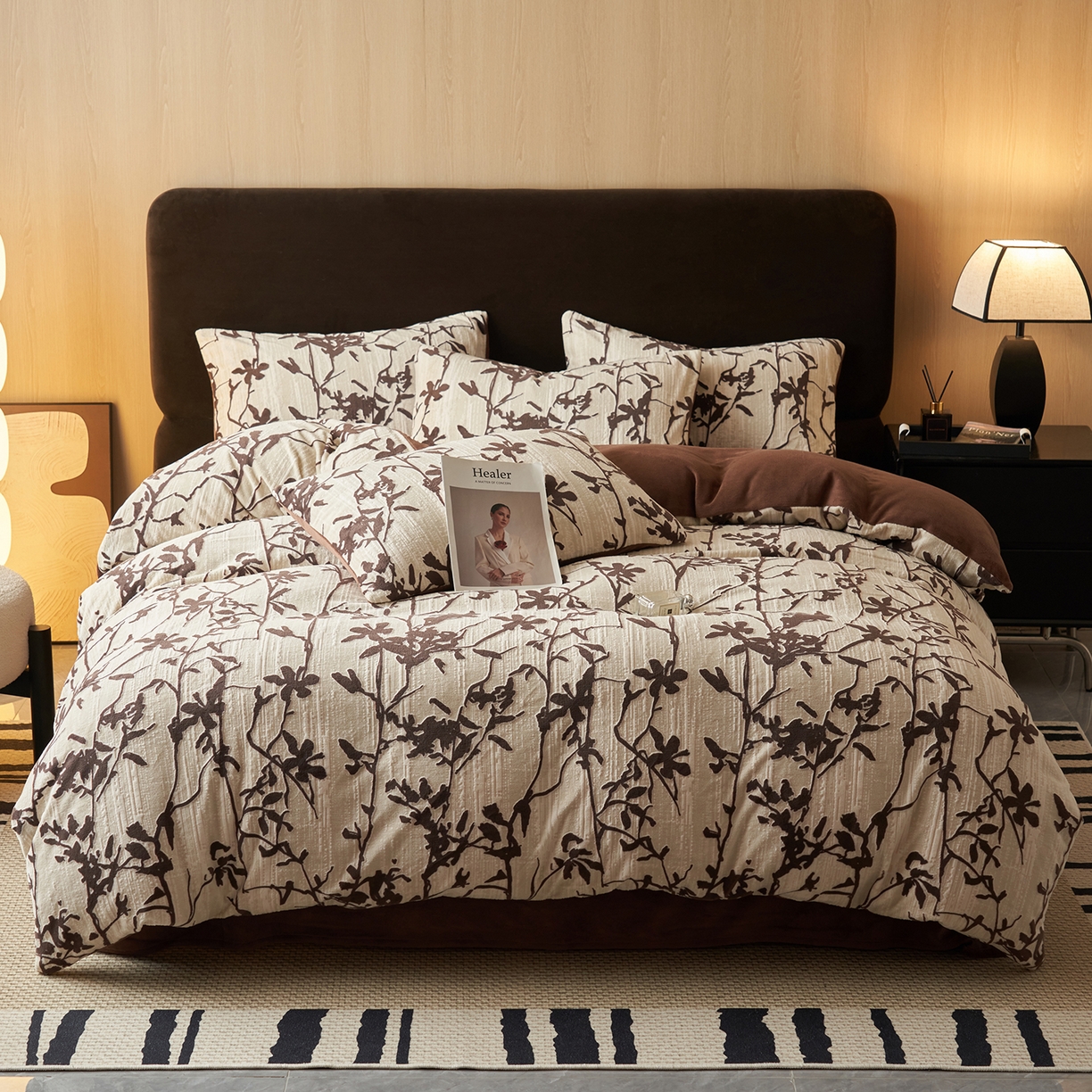 91家纺网 家纺一手货源 找家纺 吾诺家居 2025新款美拉德数码绒暖秋系列四件套 境玉森林