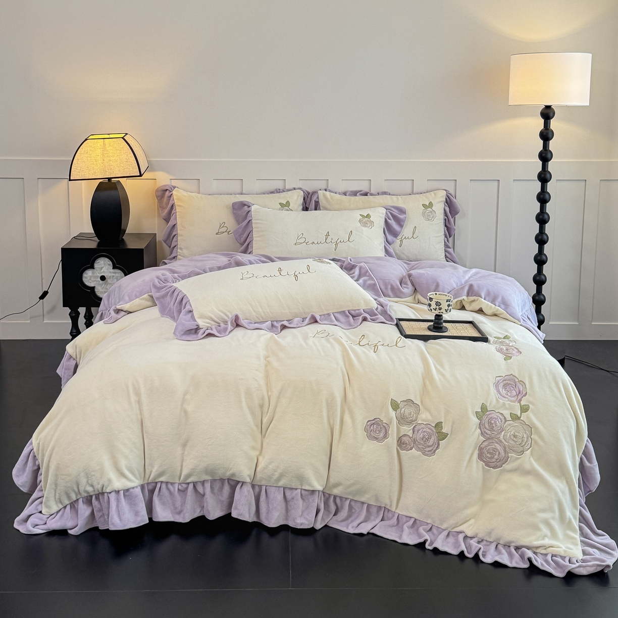 91家纺网 家纺一手货源 找家纺 （总）KA家纺 2025新款冬高克重刺绣床裙款花边款牛奶绒四件套-秘密花园系列