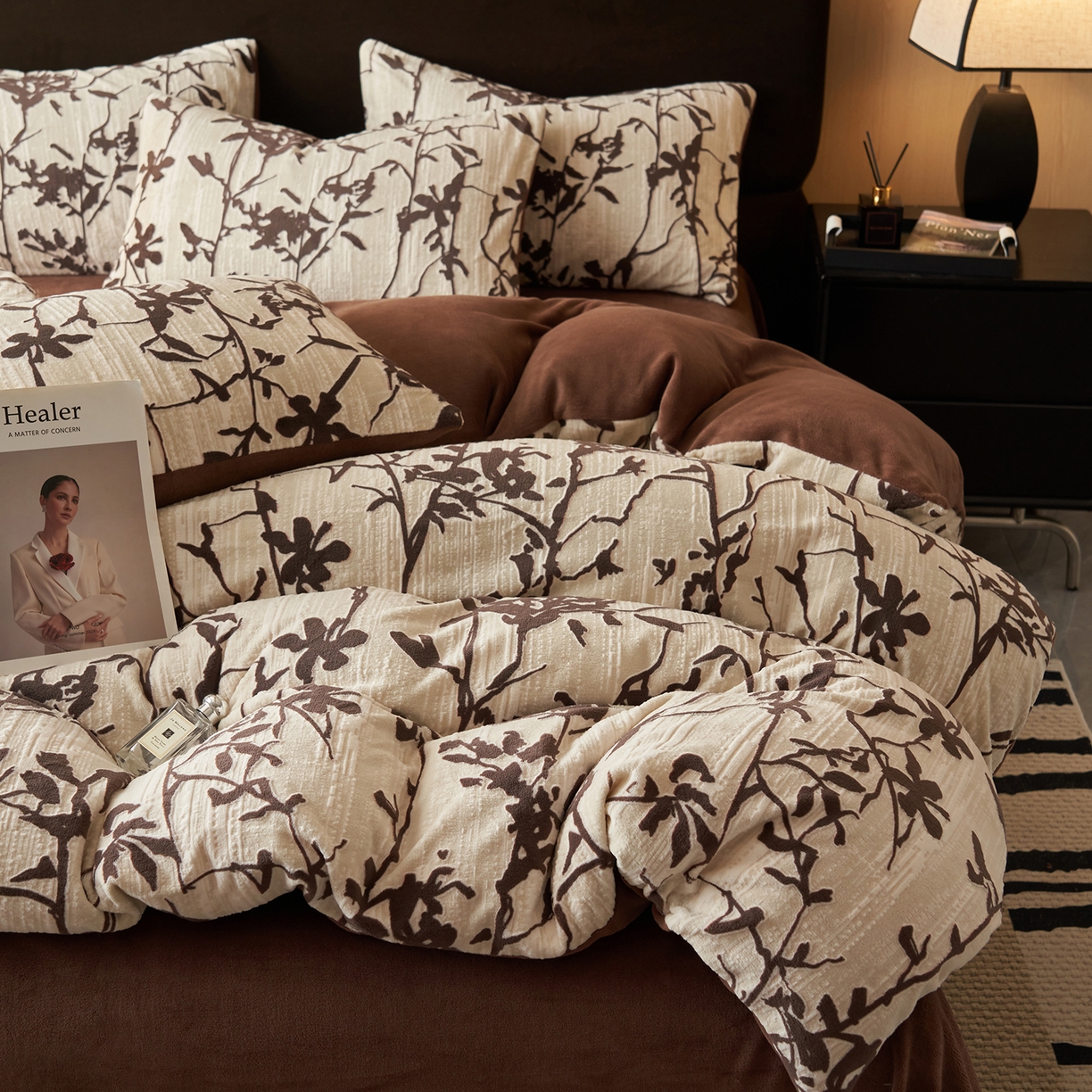 91家纺网 家纺一手货源 找家纺 吾诺家居 2025新款美拉德数码绒暖秋系列四件套 境玉森林