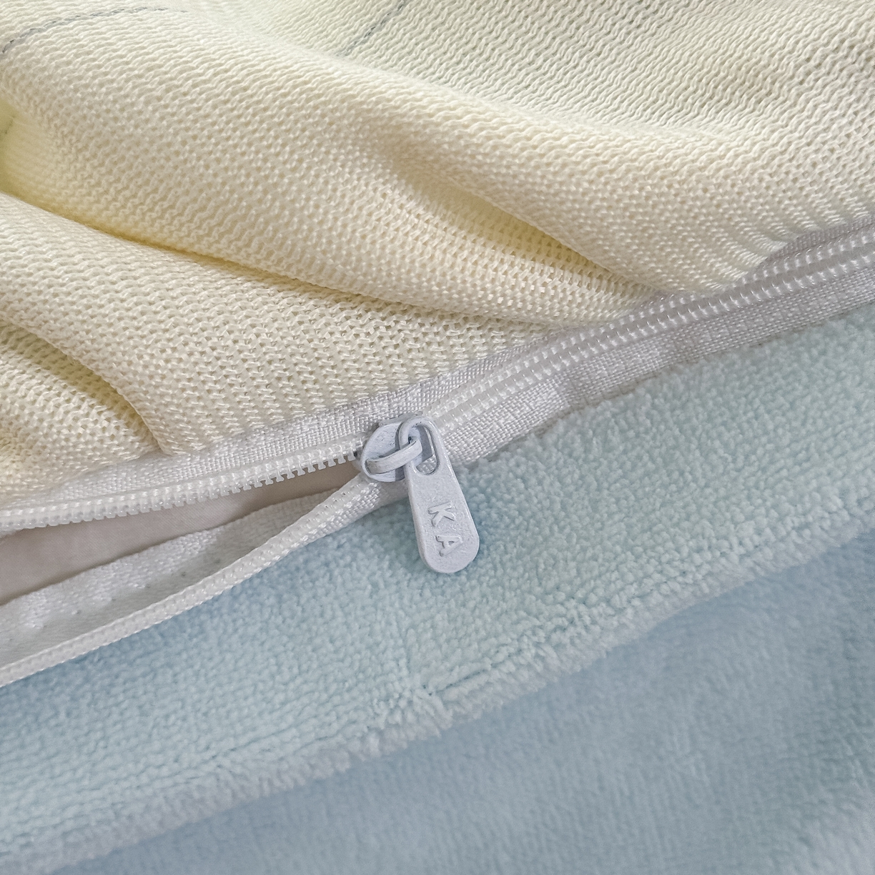 91家纺网 家纺一手货源 找家纺 KA家纺 2025新款冬高克重刺绣床裙款花边款牛奶绒四件套-秘密花园系列 秘密花园兰