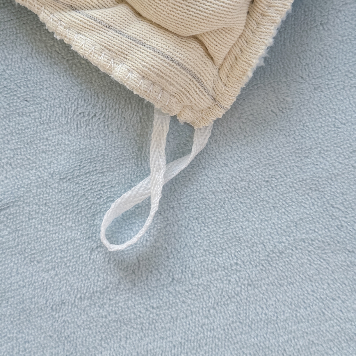 91家纺网 家纺一手货源 找家纺 KA家纺 2025新款冬高克重刺绣床裙款花边款牛奶绒四件套-秘密花园系列 秘密花园奶昔白兰