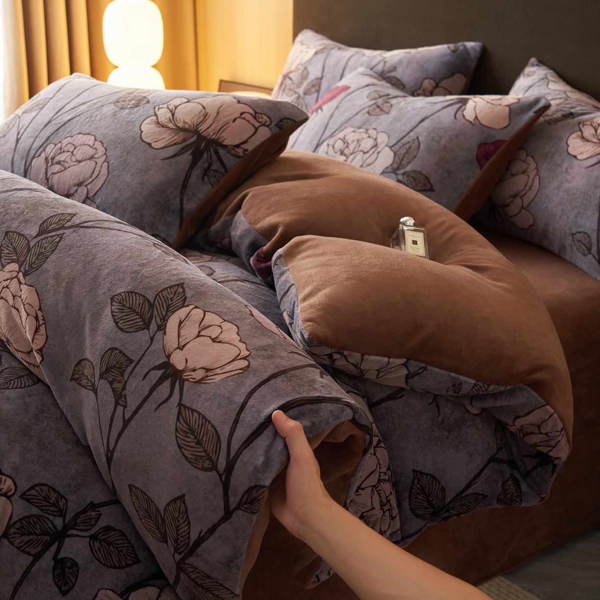 吾诺家居 2025新款美拉德数码绒暖秋系列四件套 幽香花语