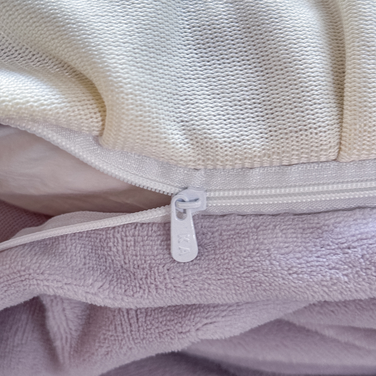 91家纺网 家纺一手货源 找家纺 KA家纺 2025新款冬高克重刺绣床裙款花边款牛奶绒四件套-秘密花园系列 秘密花园紫