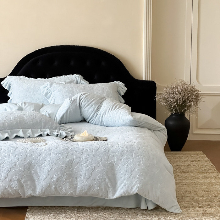 91家纺网 家纺一手货源 找家纺 （总）云栖家居 2025消光加厚纯色立体雕花牛奶绒-又见小蝴蝶（售价劵后：不得低于199元）