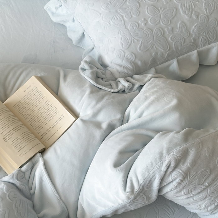 91家纺网 家纺一手货源 找家纺 （总）云栖家居 2025消光加厚纯色立体雕花牛奶绒-又见小蝴蝶（售价劵后：不得低于199元）