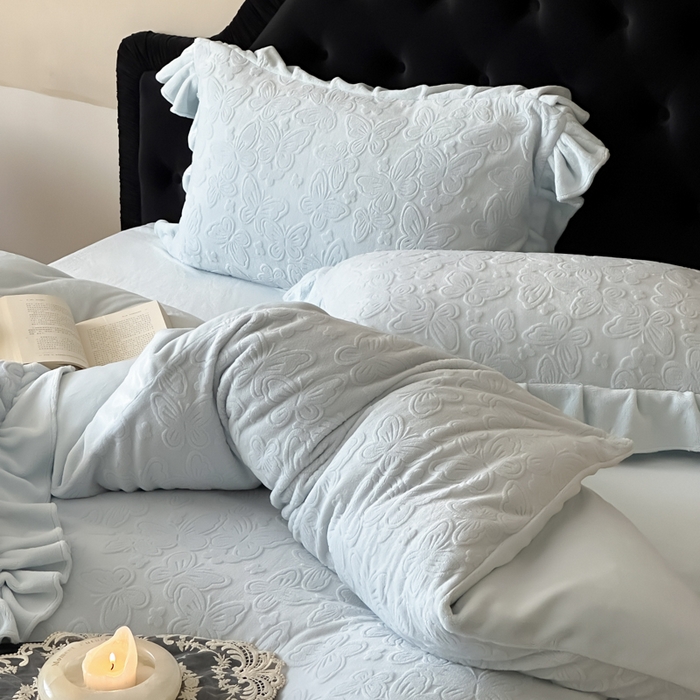 91家纺网 家纺一手货源 找家纺 （总）云栖家居 2025消光加厚纯色立体雕花牛奶绒-又见小蝴蝶（售价劵后：不得低于199元）