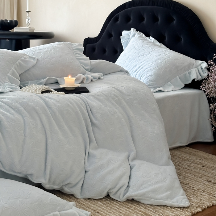 91家纺网 家纺一手货源 找家纺 （总）云栖家居 2025消光加厚纯色立体雕花牛奶绒-又见小蝴蝶（售价劵后：不得低于199元）