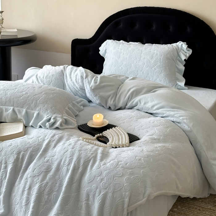 91家纺网 家纺一手货源 找家纺 （总）云栖家居 2025消光加厚纯色立体雕花牛奶绒-又见小蝴蝶（售价劵后：不得低于199元）