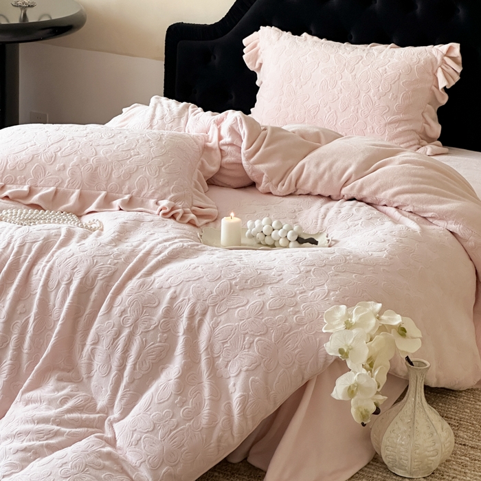 云栖家居 2025消光加厚纯色立体雕花牛奶绒-又见小蝴蝶（售价劵后：不得低于199元） 又见小蝴蝶-粉