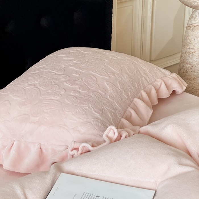 91家纺网 家纺一手货源 找家纺 云栖家居 2025消光加厚纯色立体雕花牛奶绒-又见小蝴蝶（售价劵后：不得低于199元） 又见小蝴蝶-粉